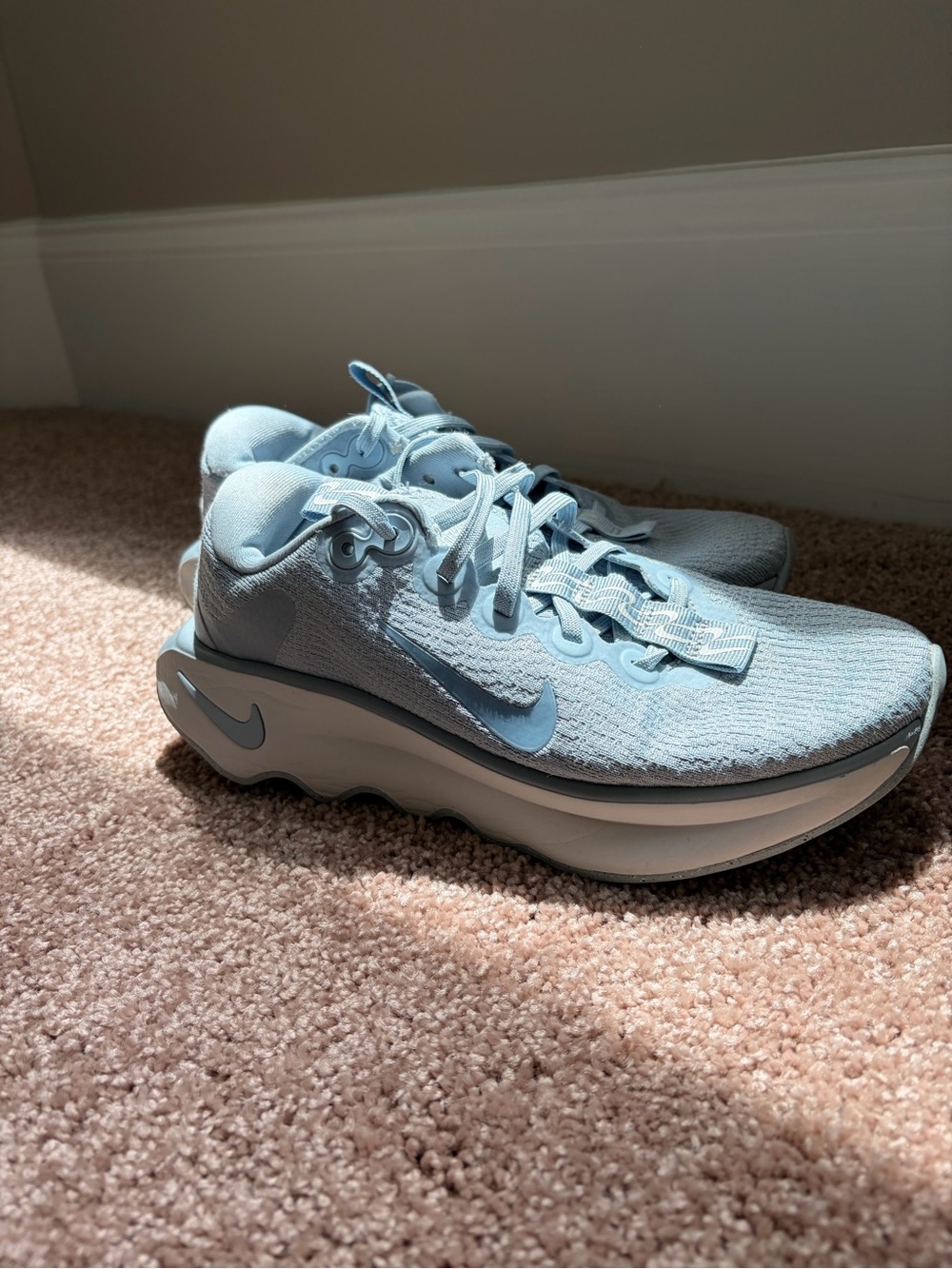 Nike Women's Motive Cloud Blue size 6.5